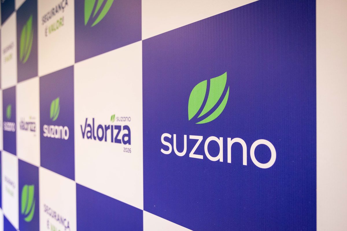 Identidade visual do Suzano Valoriza 2026 em painel do evento